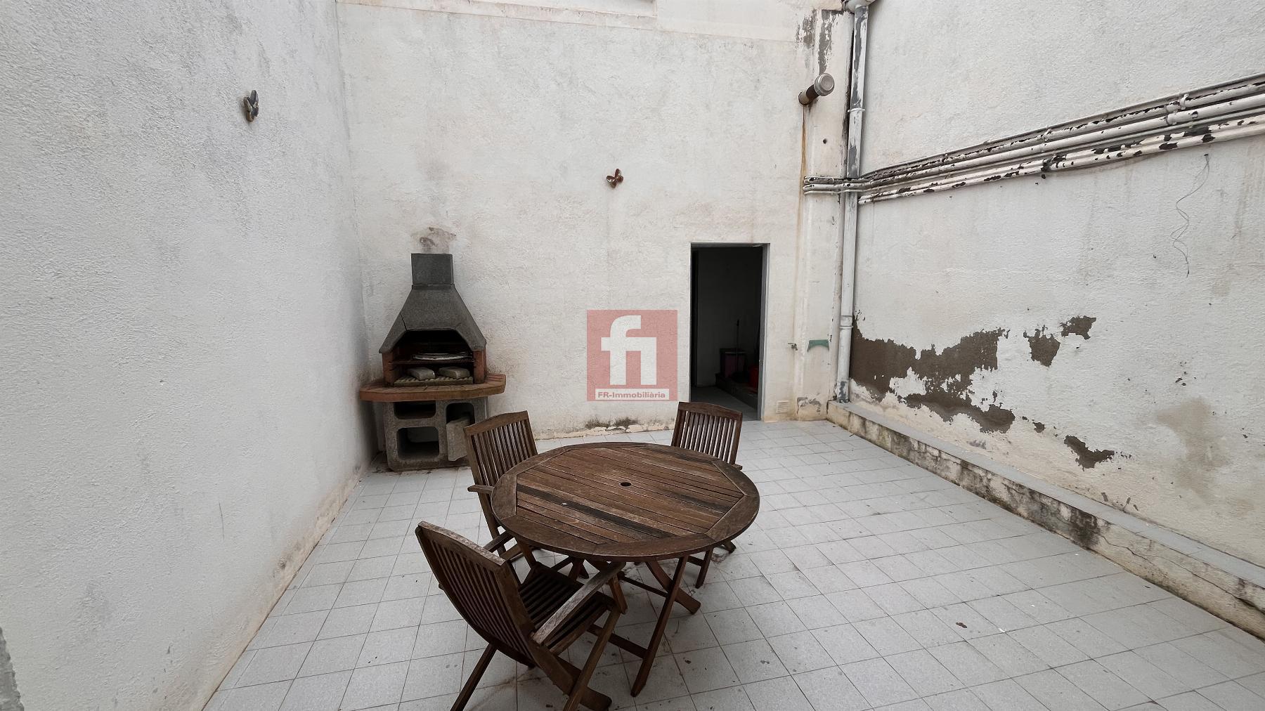For sale of building in Vilafranca del Penedès