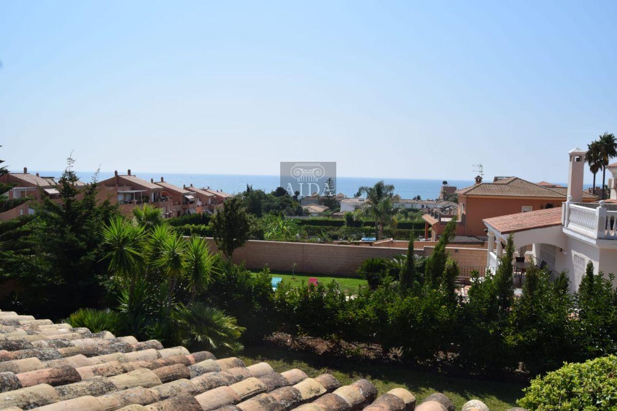 For sale of villa in Estepona