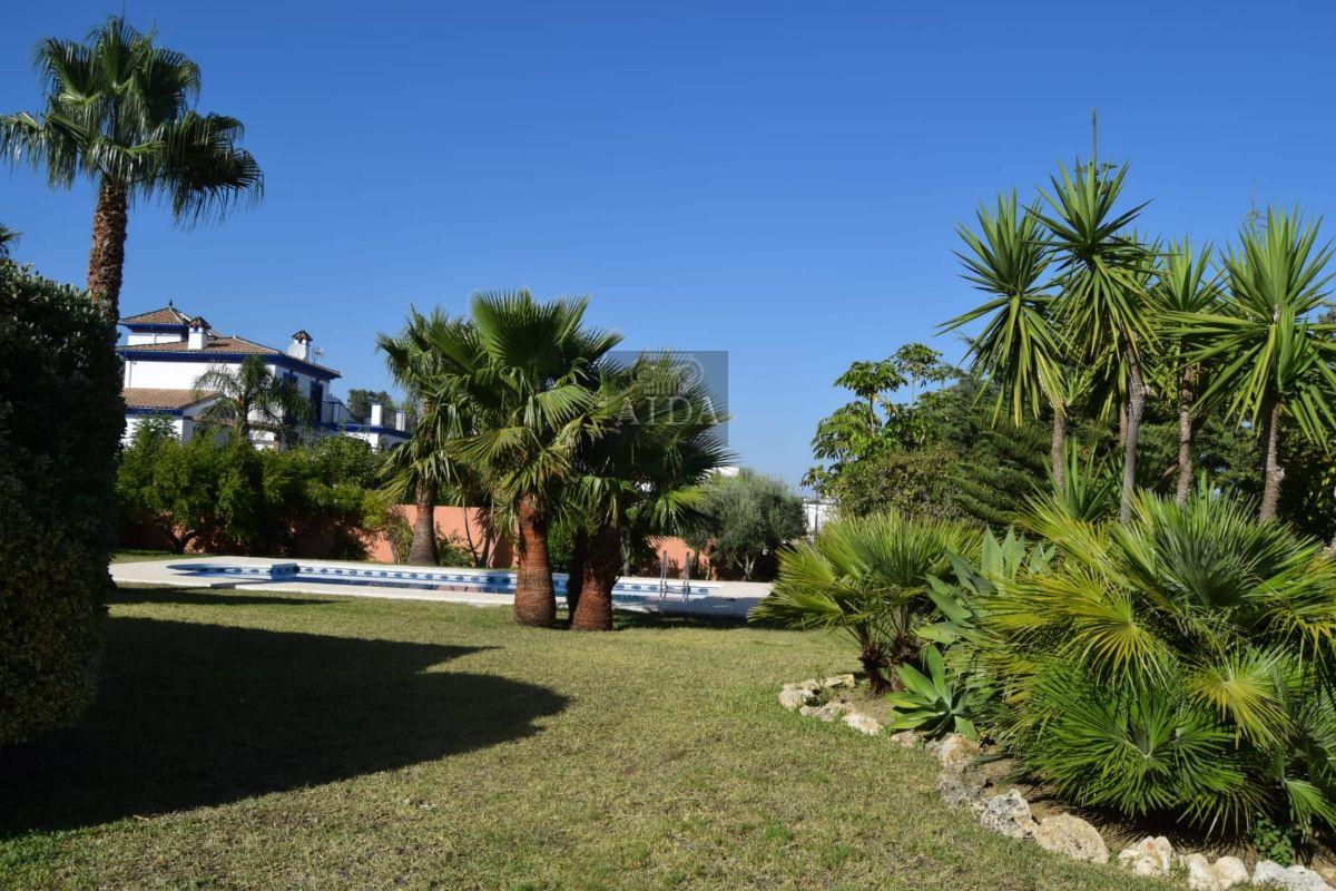 For sale of villa in Estepona