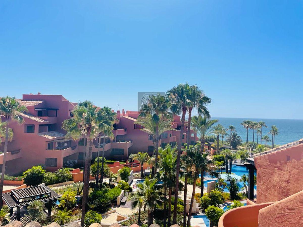 For sale of penthouse in Estepona