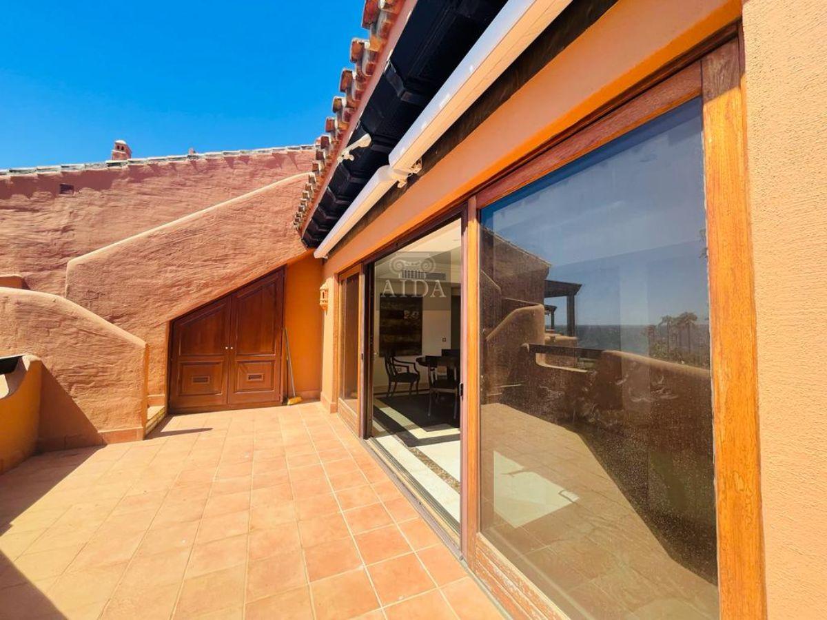 For sale of penthouse in Estepona