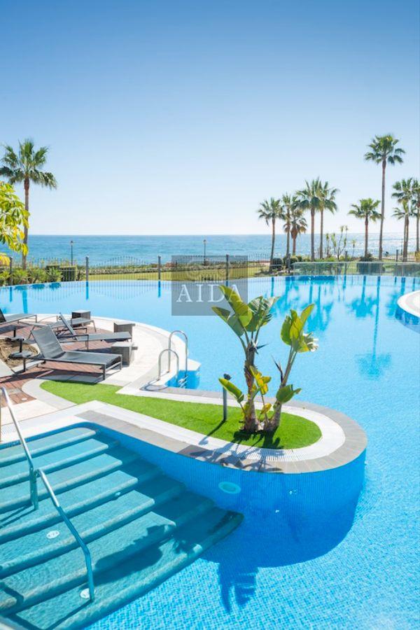 For sale of penthouse in Estepona