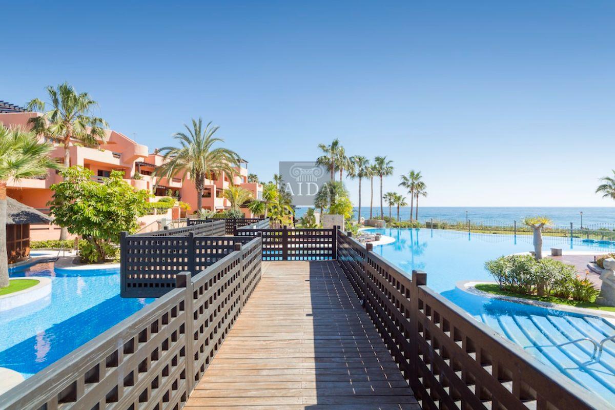 For sale of penthouse in Estepona