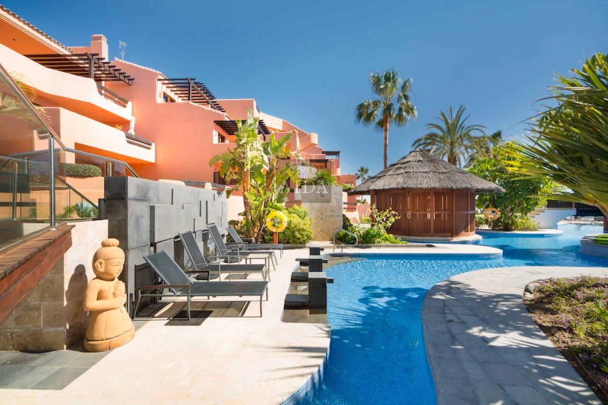 For sale of penthouse in Estepona