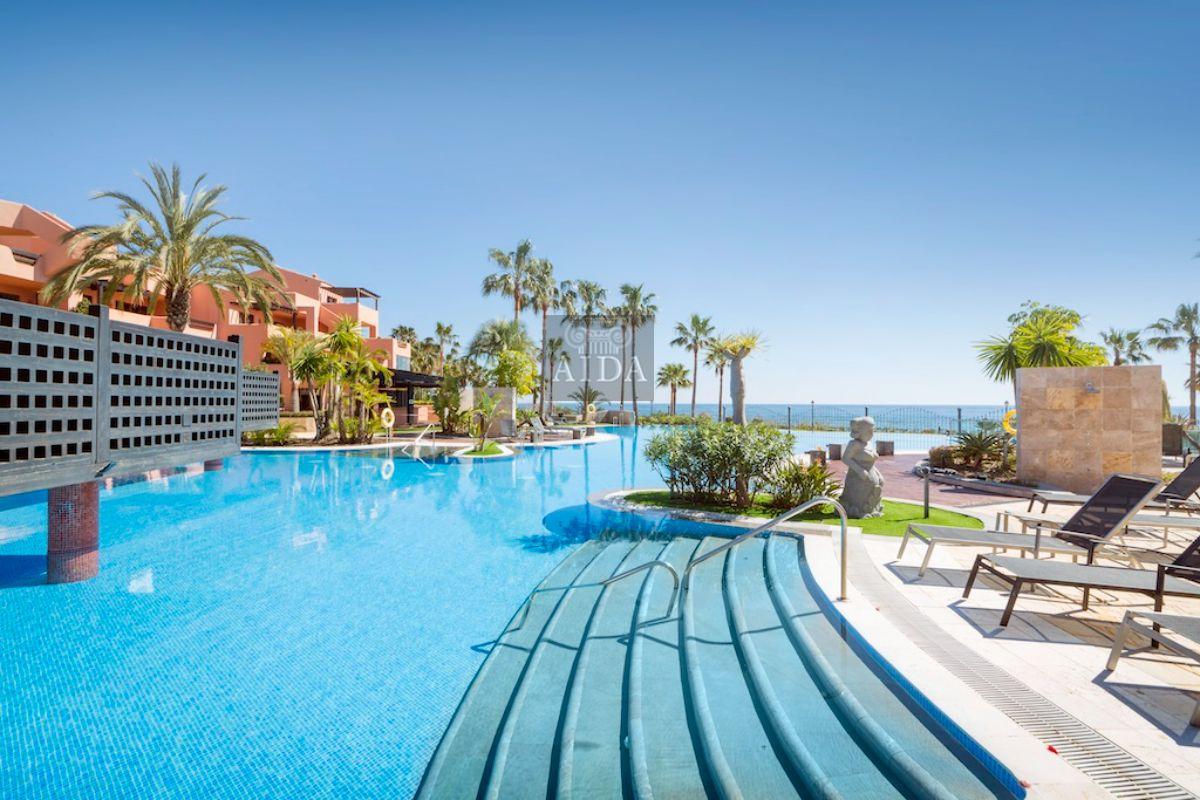 For sale of penthouse in Estepona