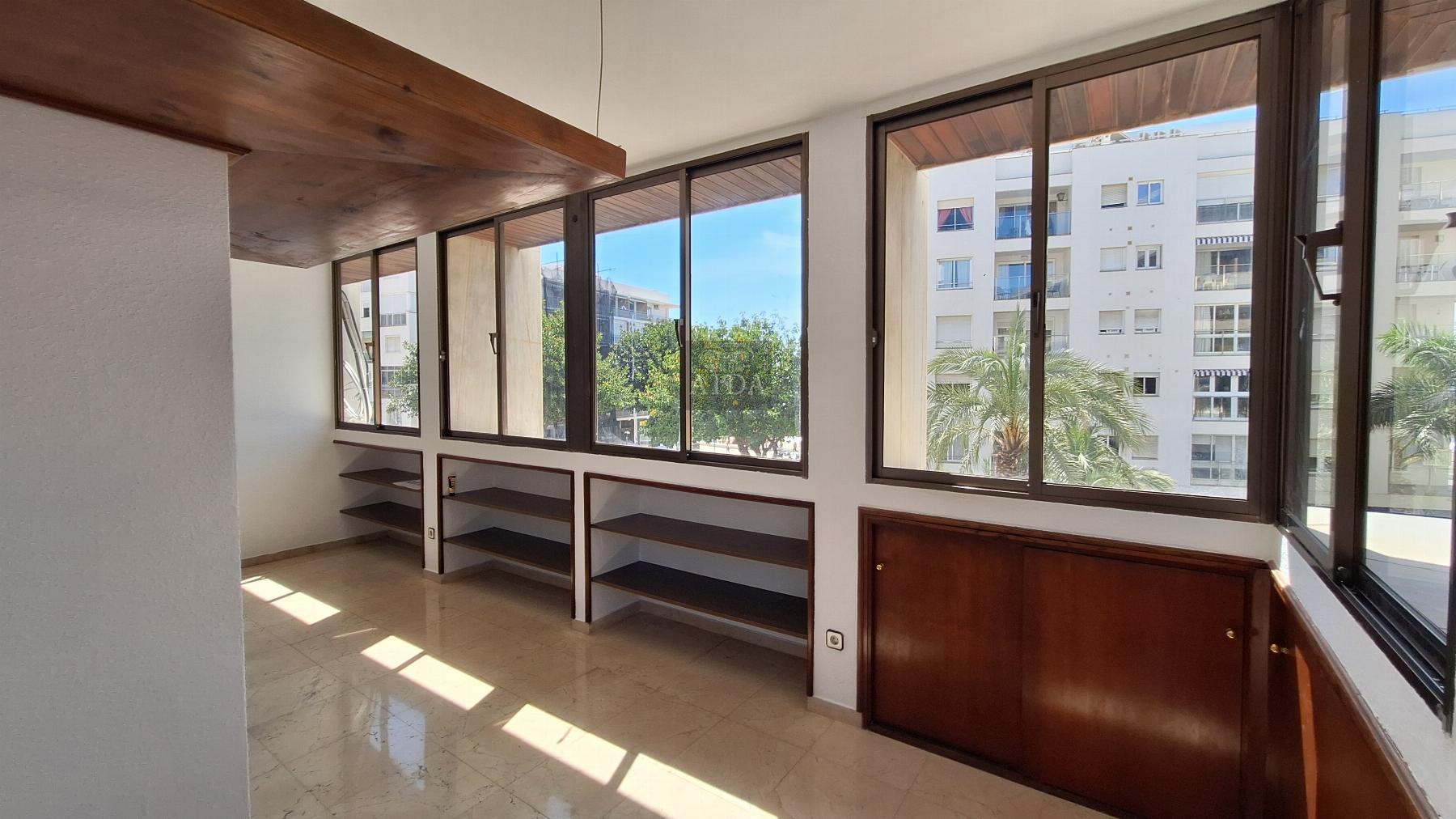 For rent of office in Estepona