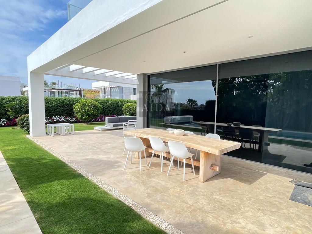 For sale of chalet in Estepona