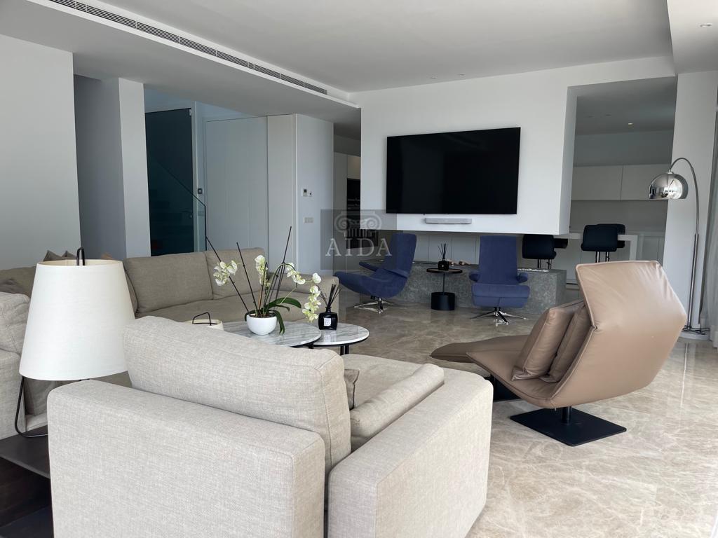 For sale of chalet in Estepona