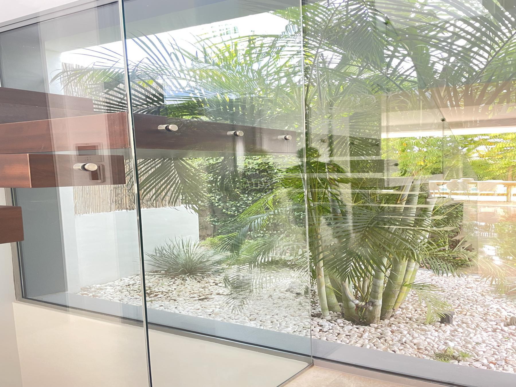 For sale of chalet in Estepona