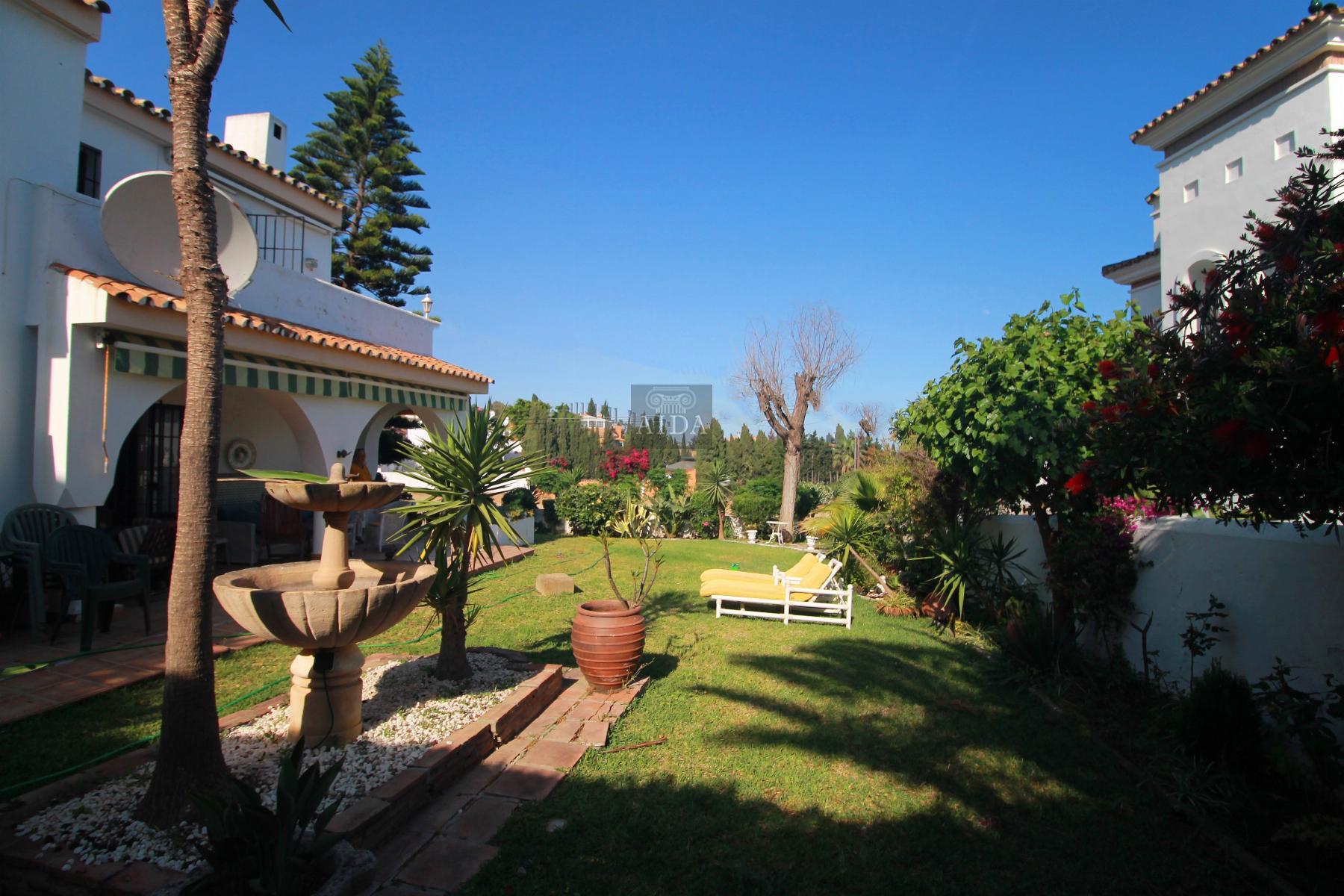For sale of chalet in Estepona