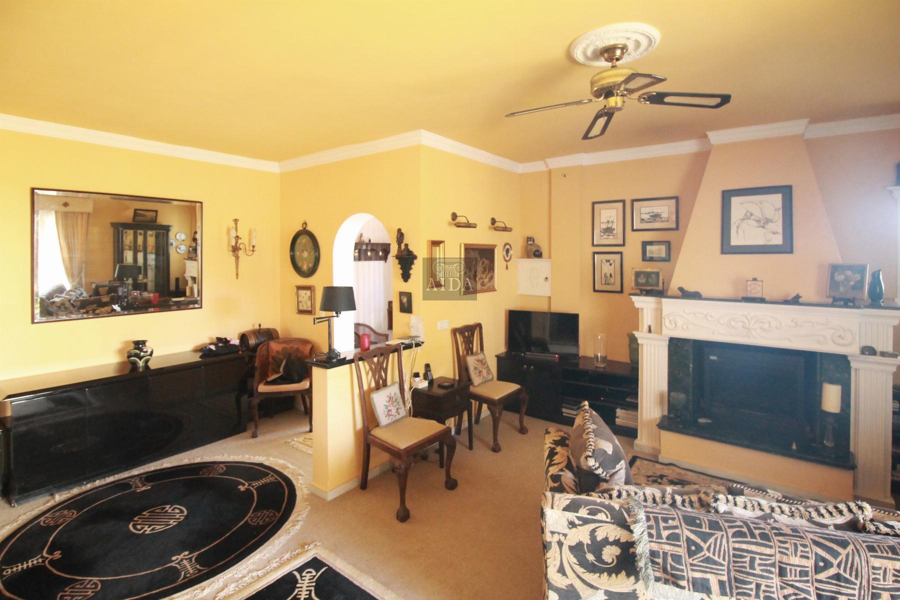 For sale of chalet in Estepona