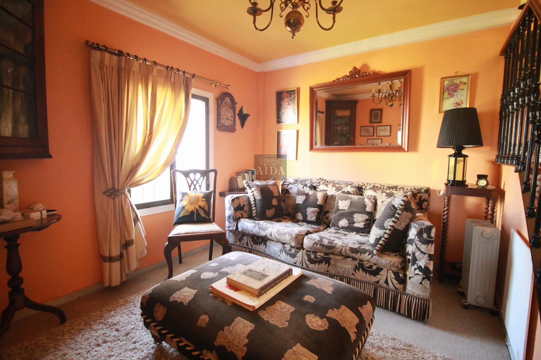 For sale of chalet in Estepona