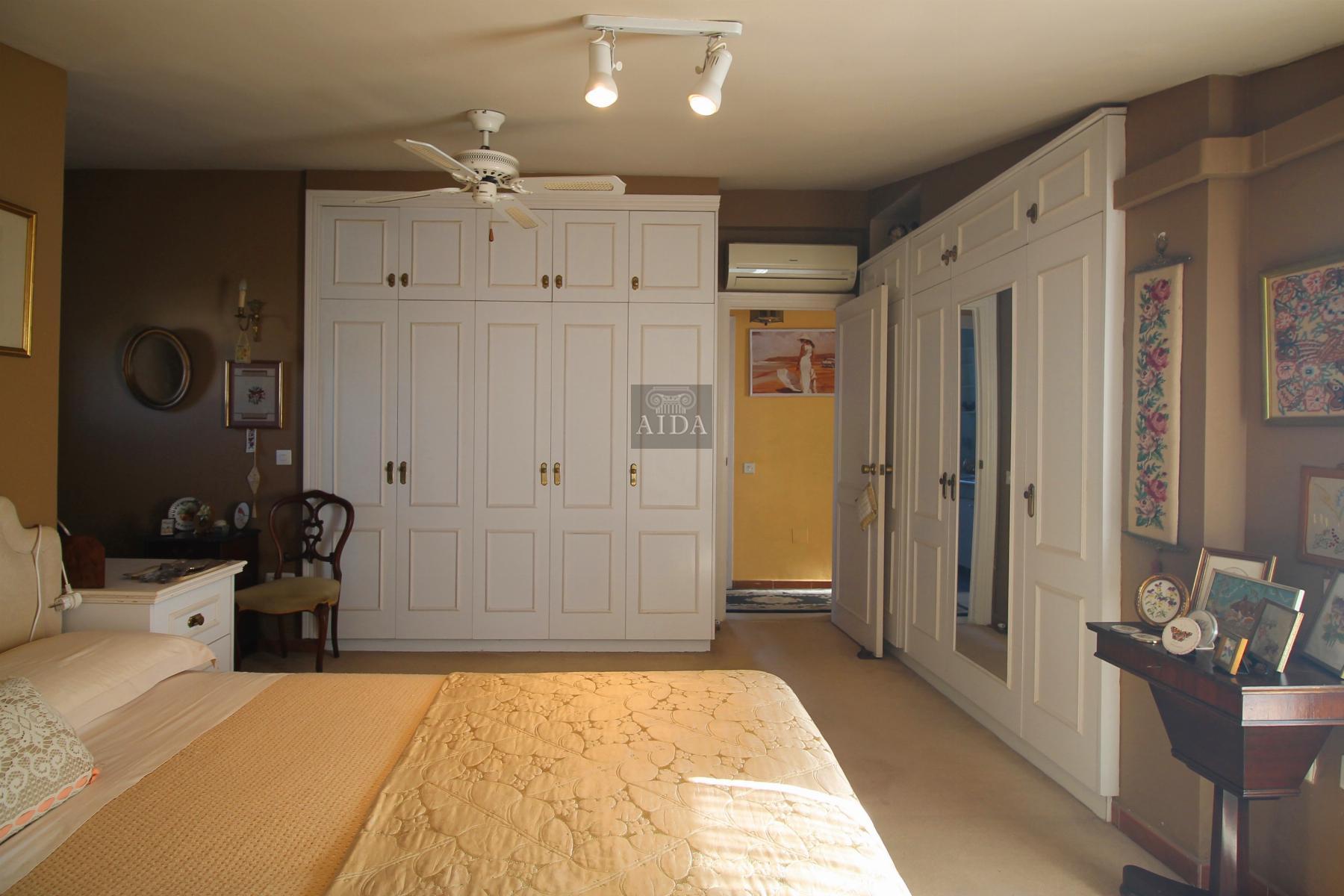 For sale of chalet in Estepona