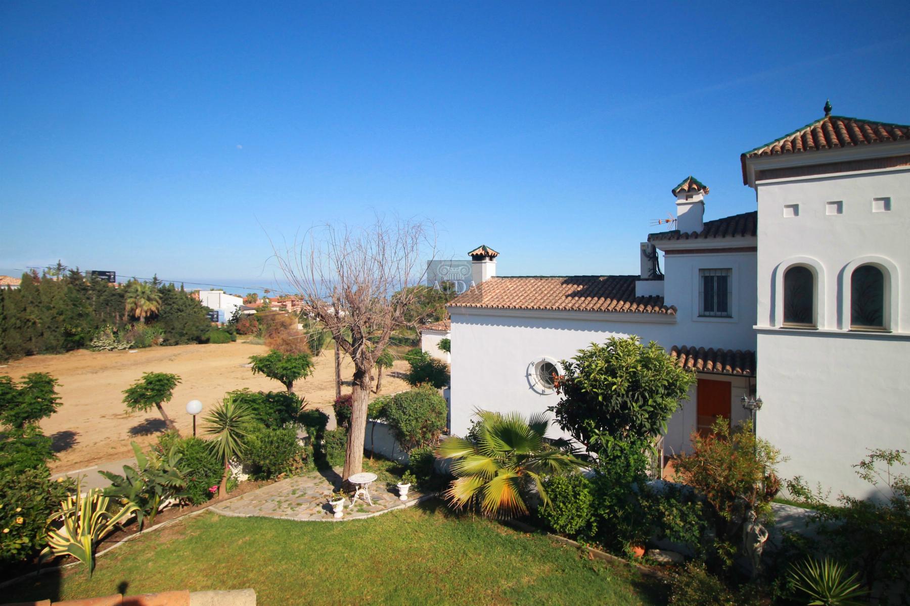 For sale of chalet in Estepona