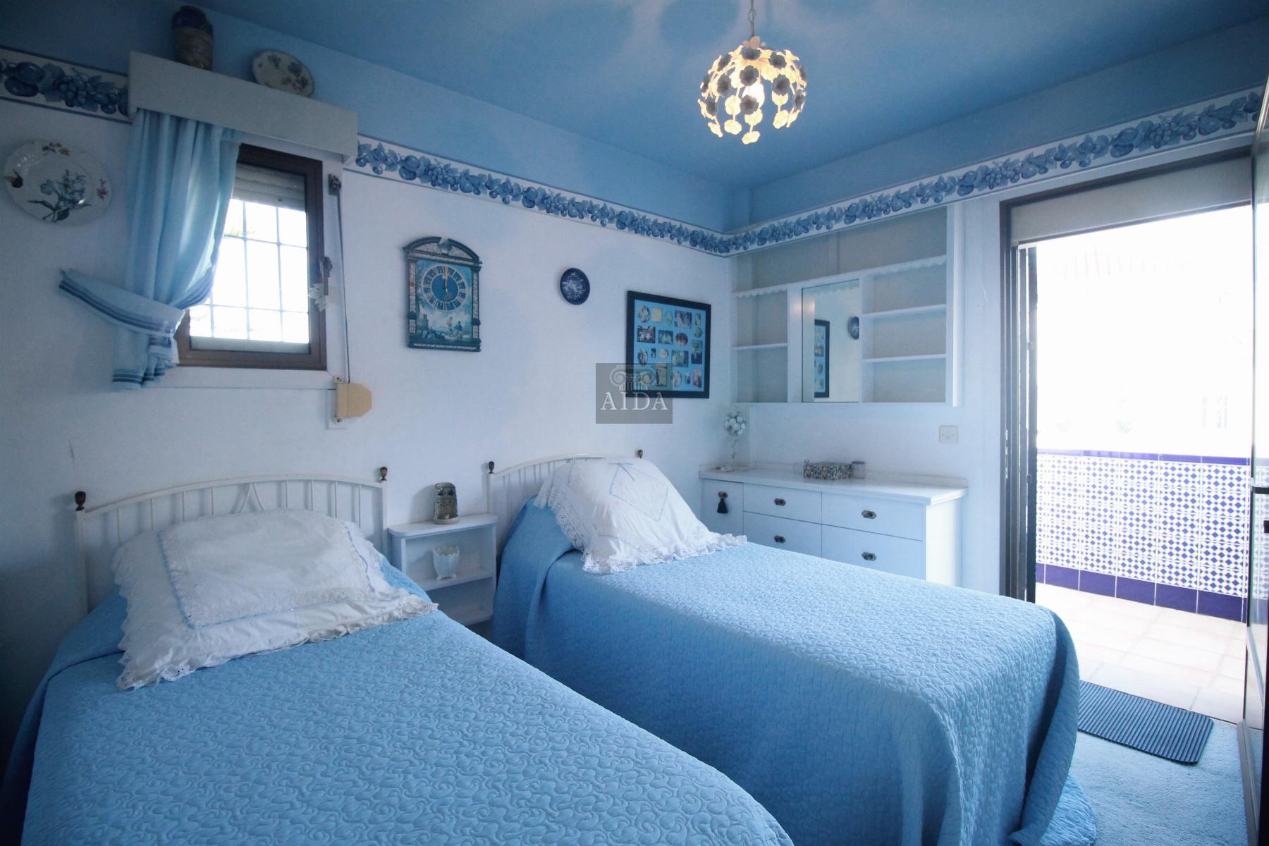 For sale of chalet in Estepona