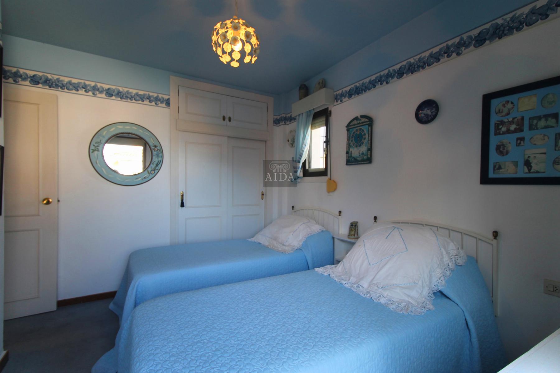 For sale of chalet in Estepona