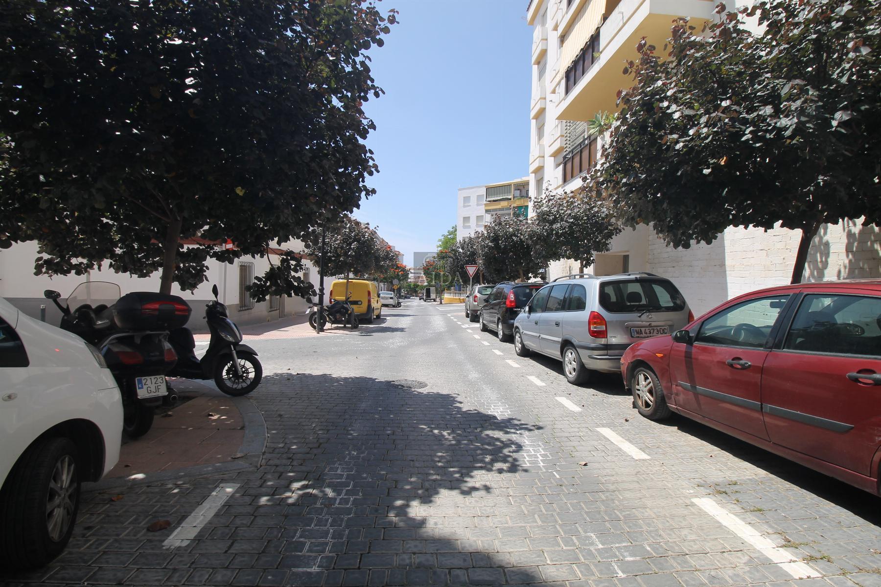 For sale of commercial in Estepona