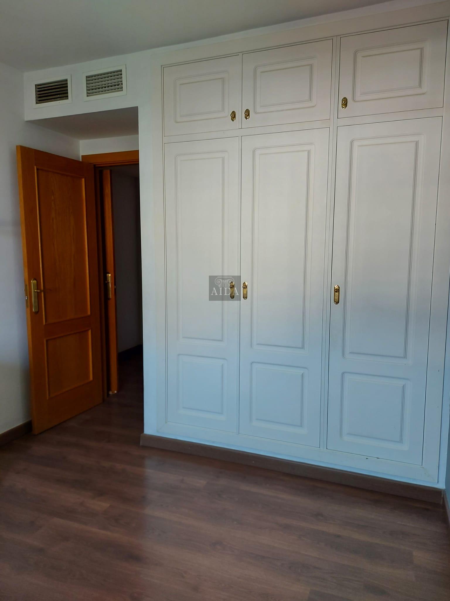 For sale of flat in Estepona