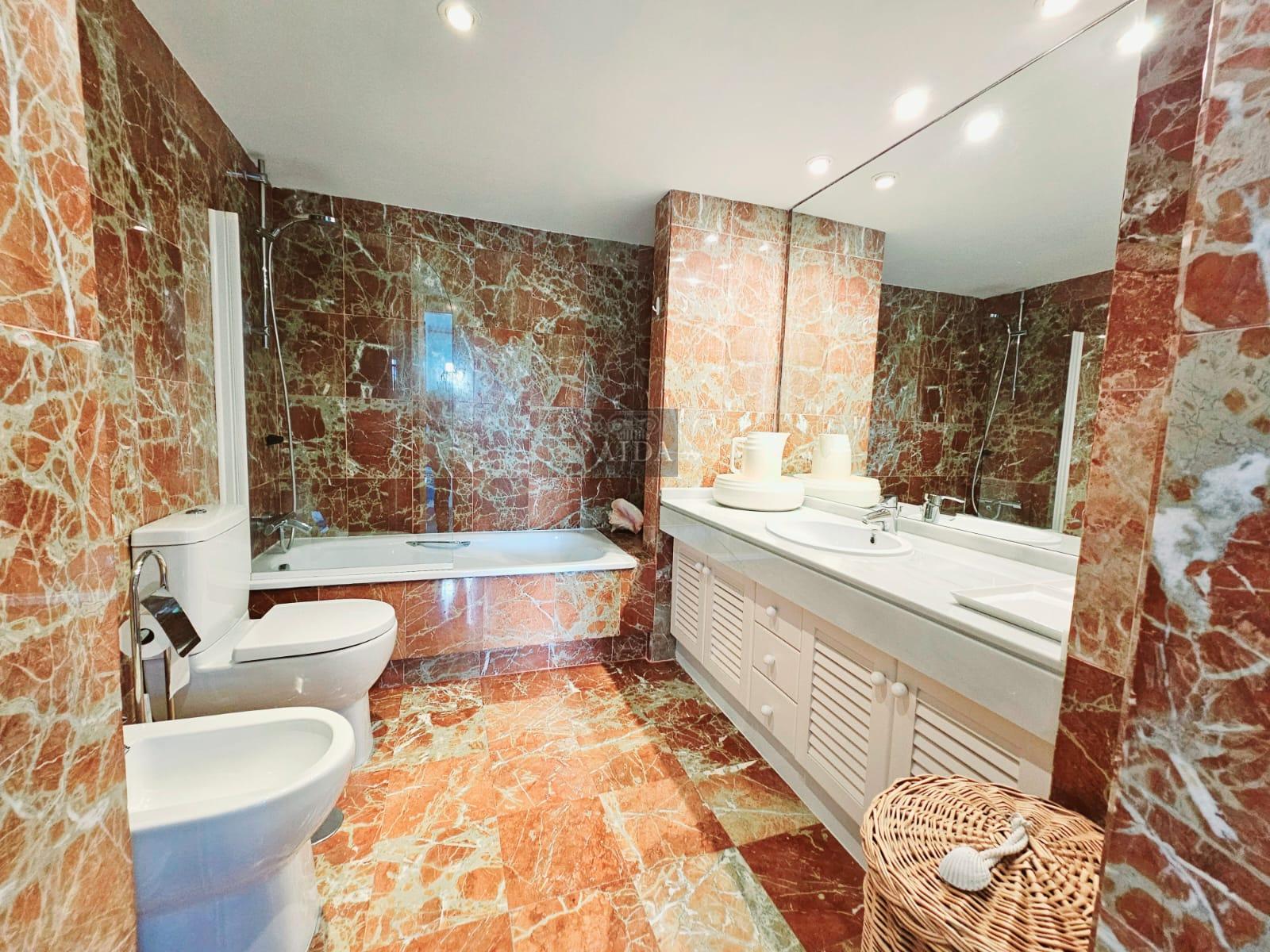 For sale of flat in Estepona