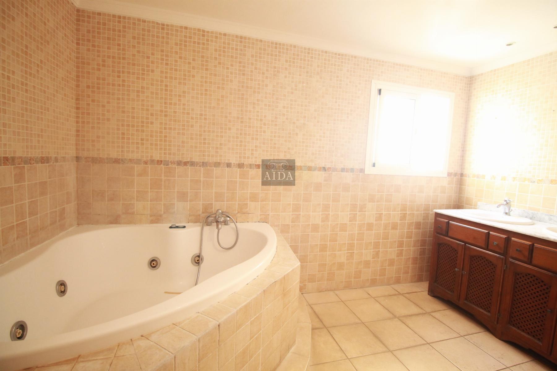 For sale of house in Estepona