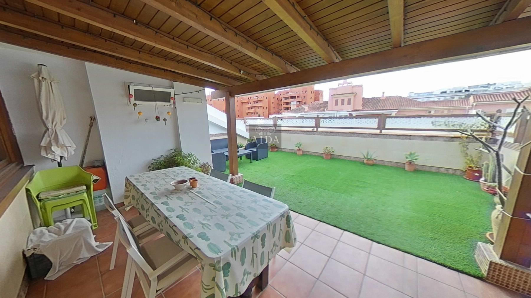 For sale of penthouse in Estepona