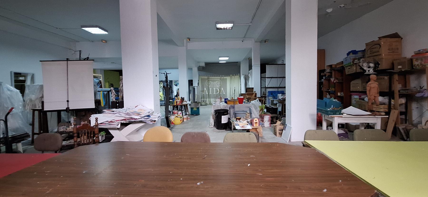 For sale of commercial in Estepona