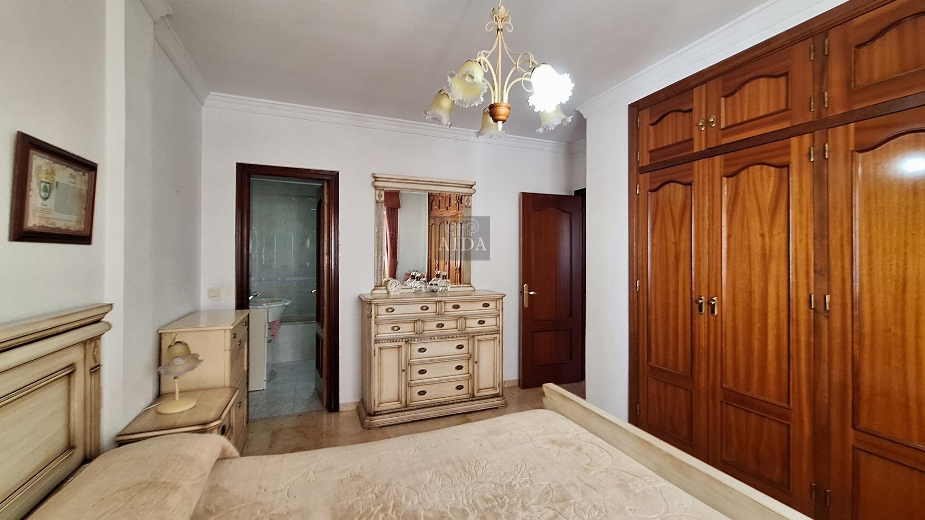 For sale of house in Estepona