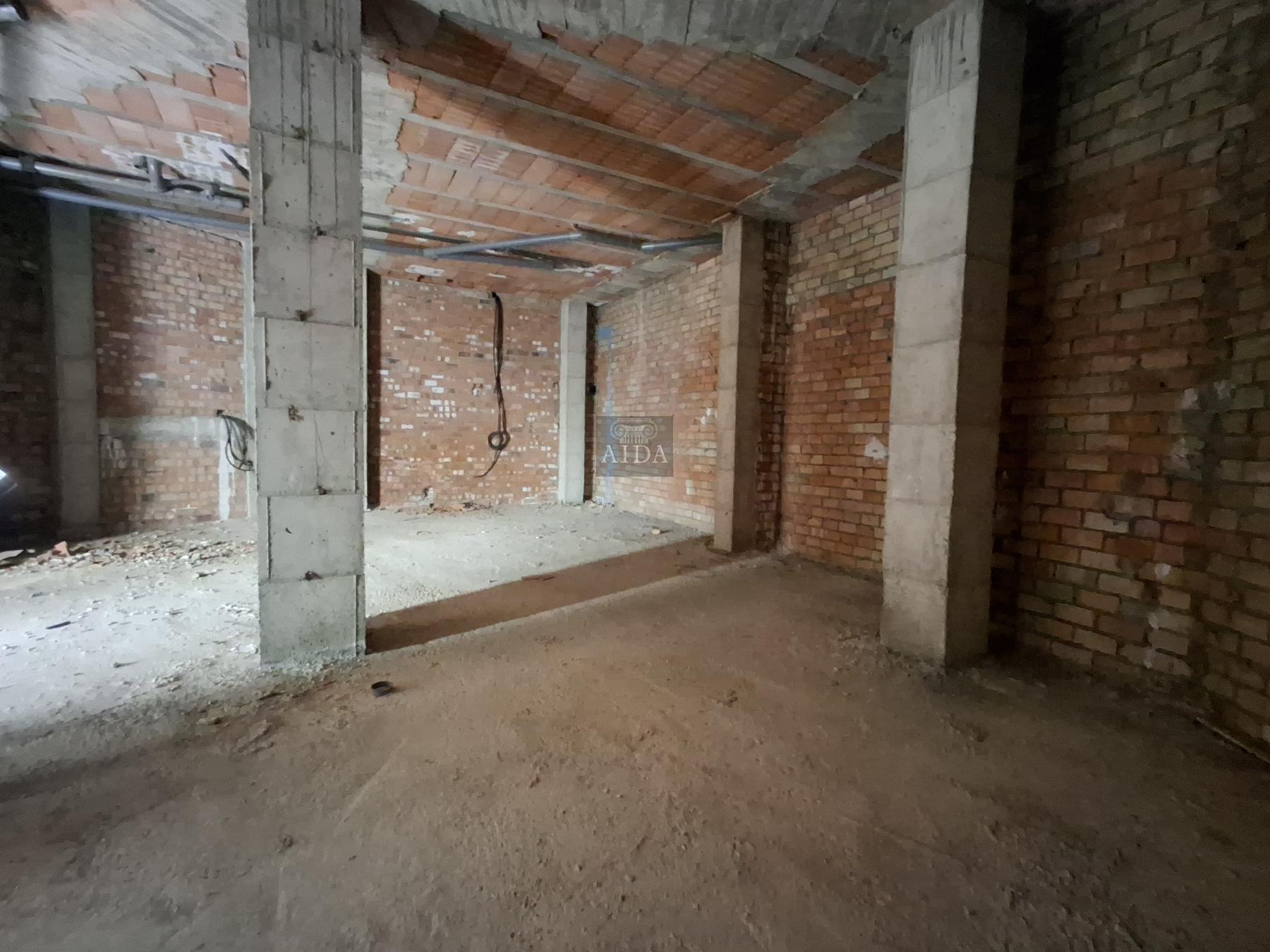 For sale of commercial in Estepona
