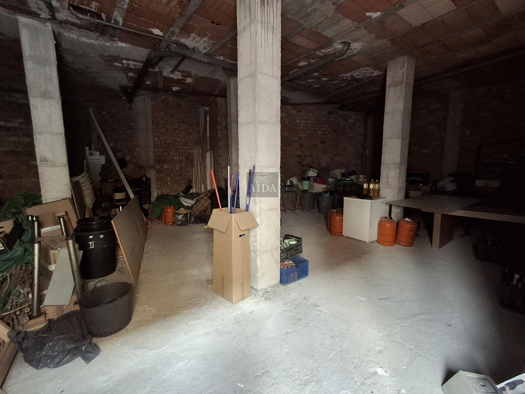For sale of commercial in Estepona