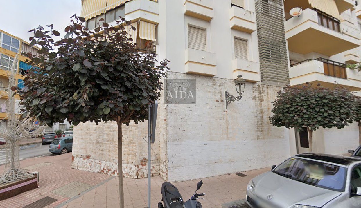 For sale of commercial in Estepona