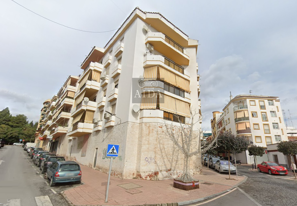 For sale of commercial in Estepona