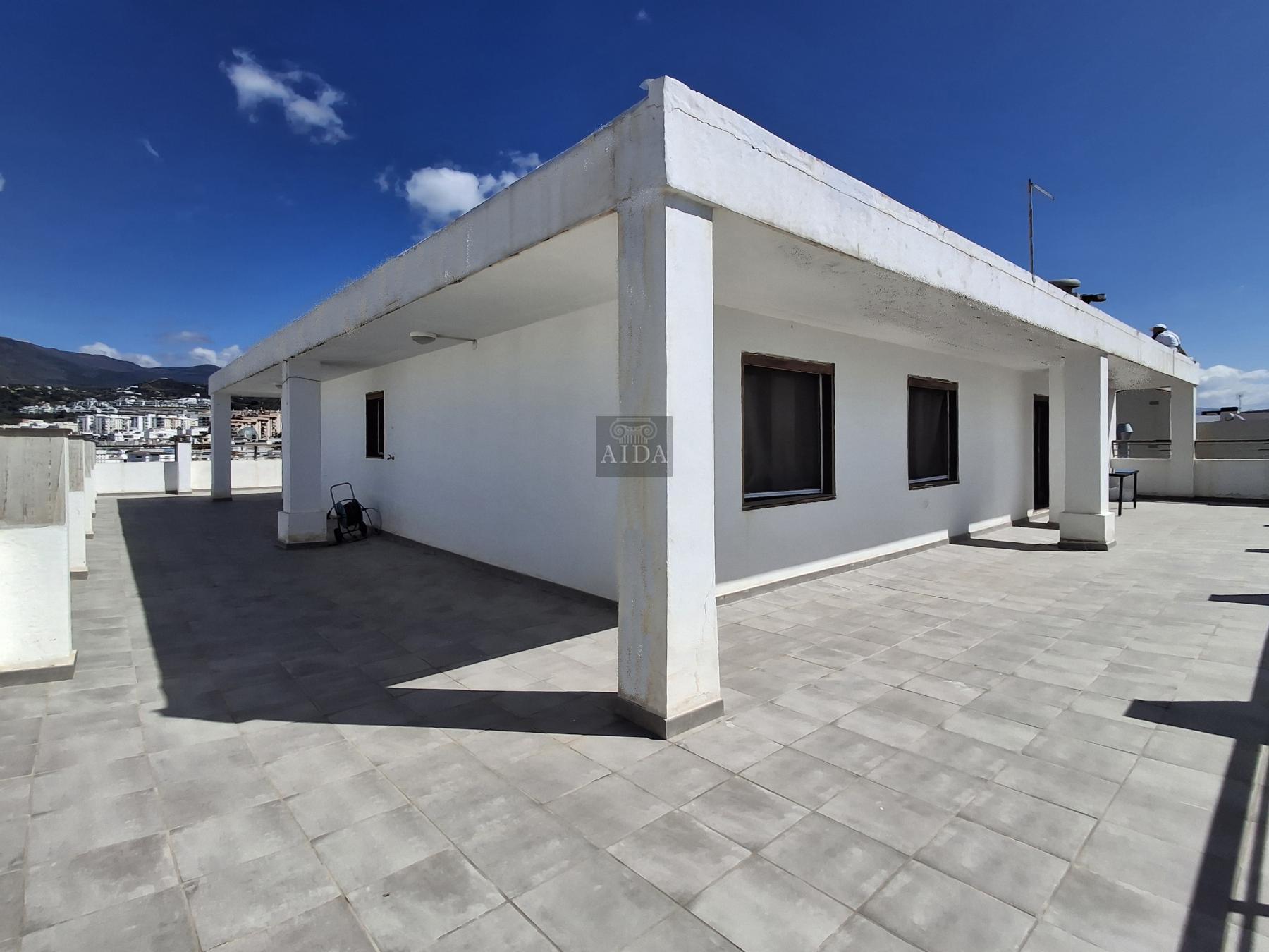 For sale of penthouse in Estepona