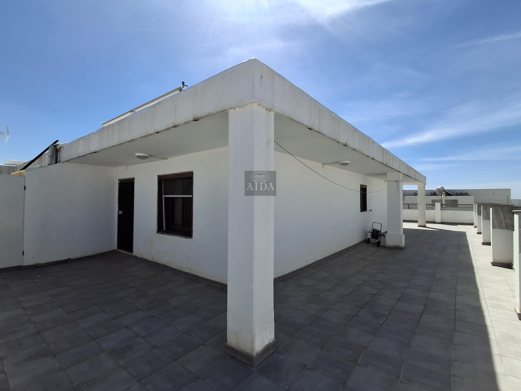 For sale of penthouse in Estepona
