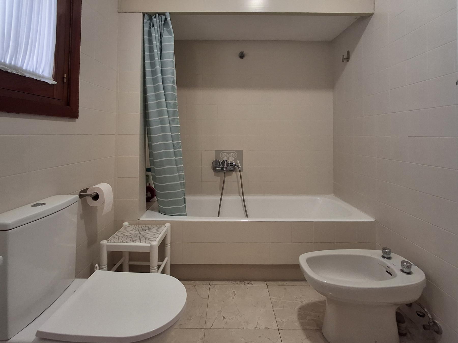For sale of penthouse in Estepona