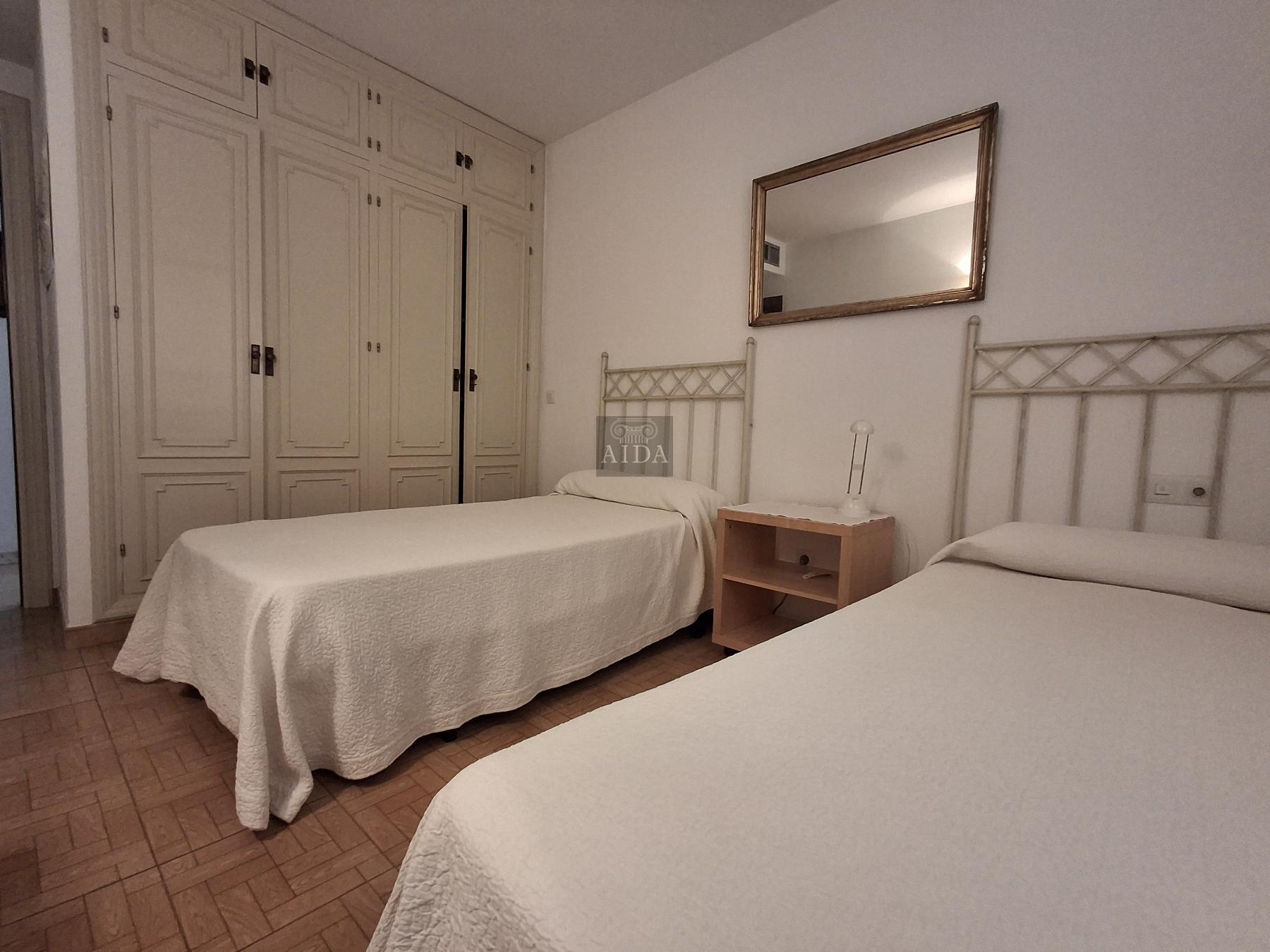 For sale of penthouse in Estepona