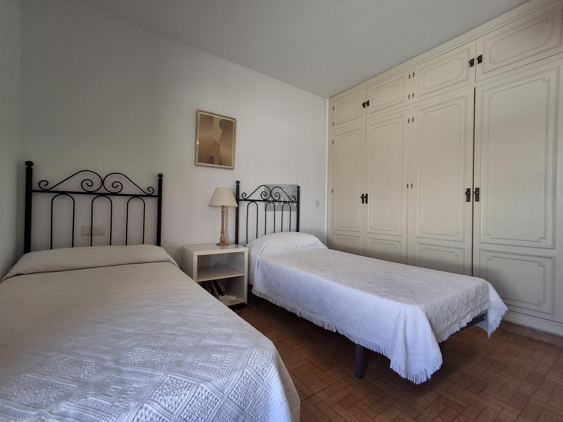For sale of penthouse in Estepona