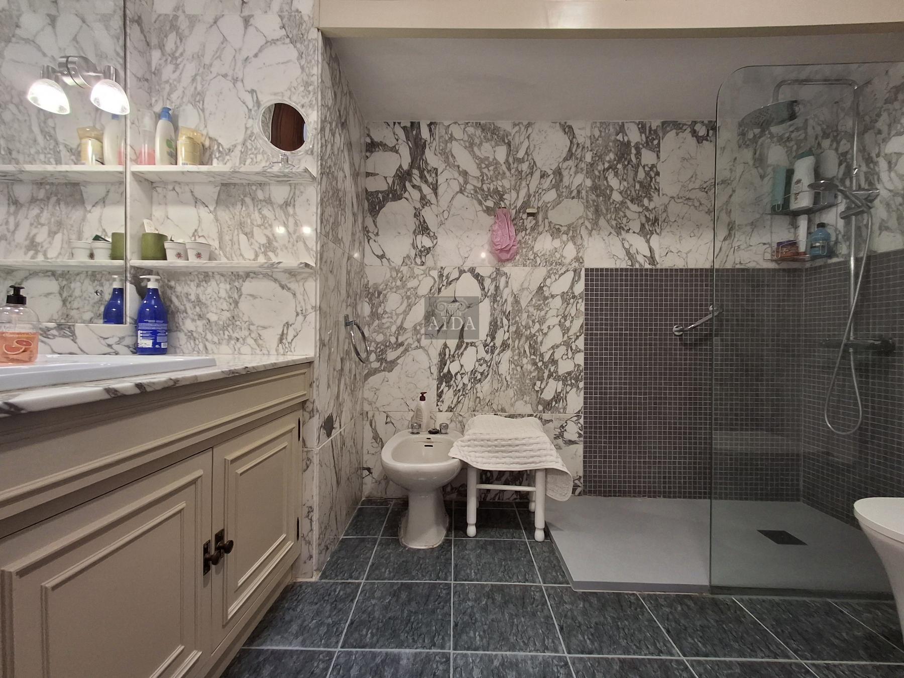 For sale of penthouse in Estepona
