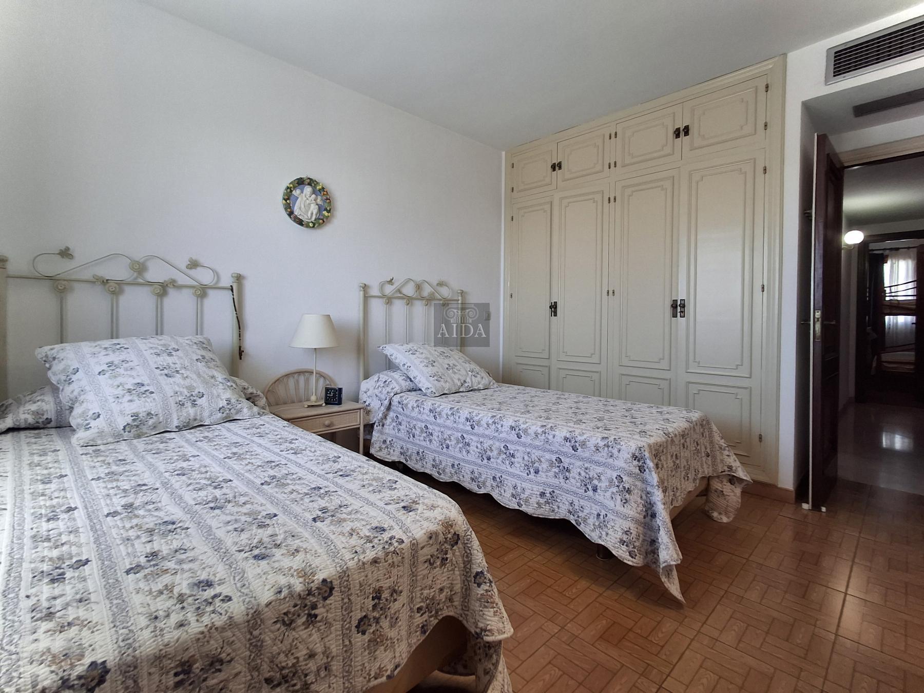 For sale of penthouse in Estepona