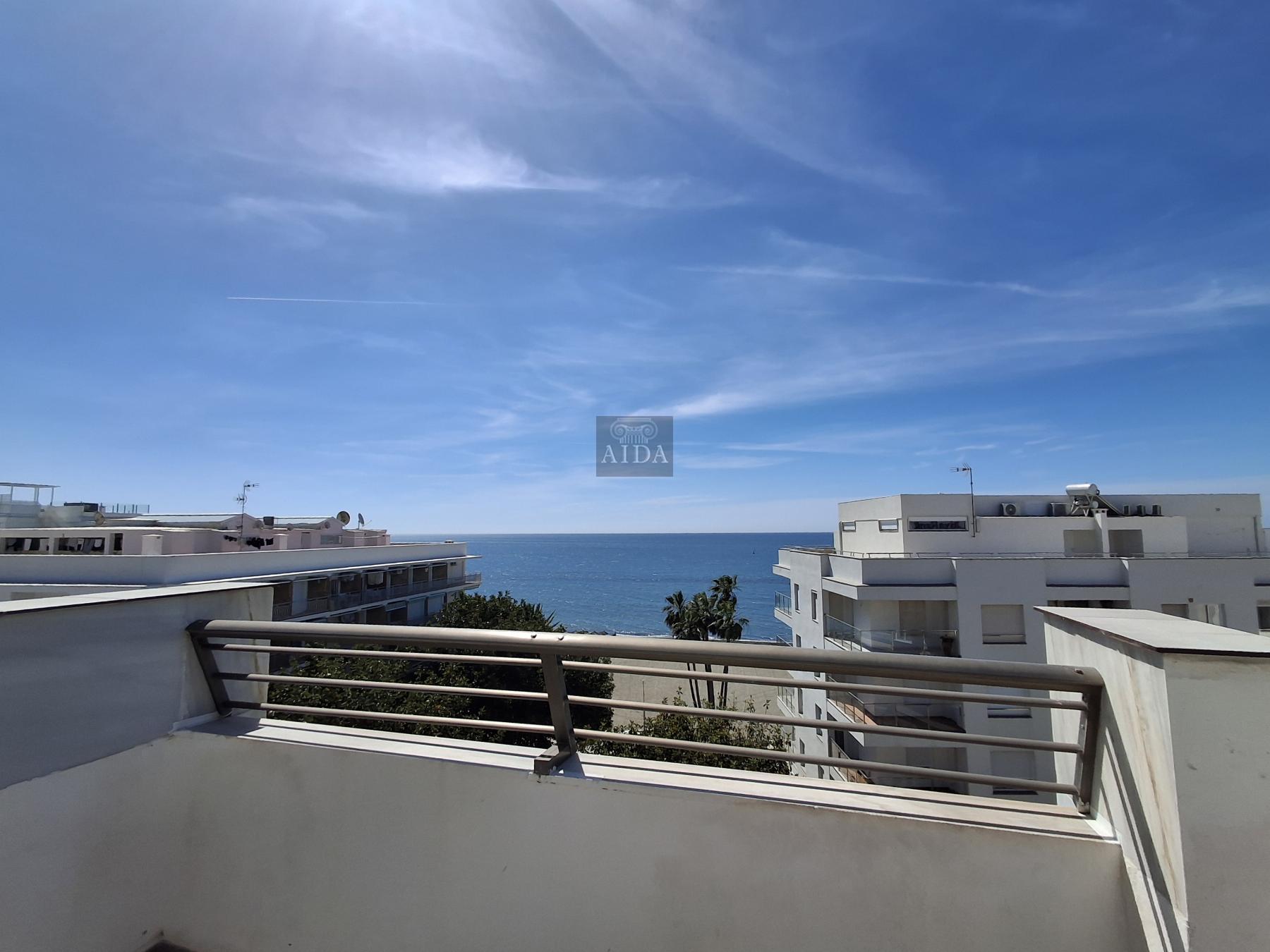 For sale of penthouse in Estepona