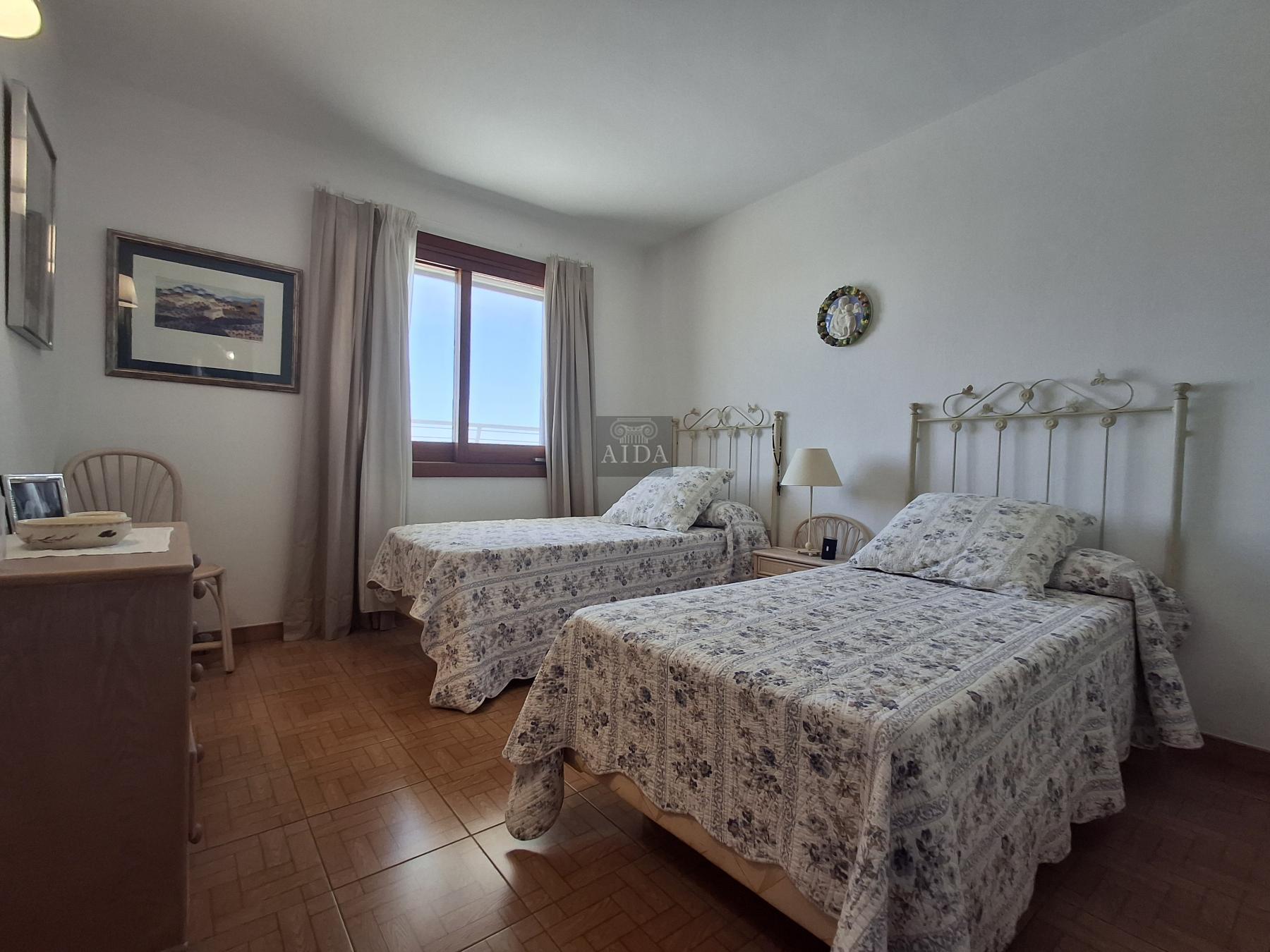 For sale of penthouse in Estepona