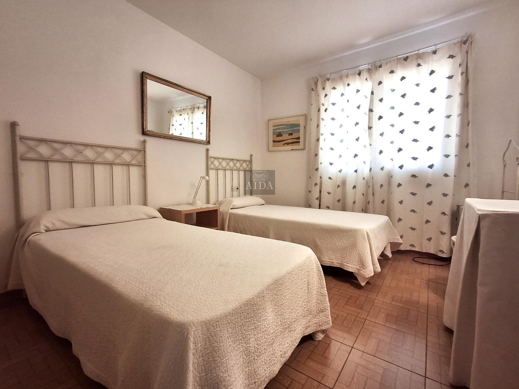 For sale of penthouse in Estepona