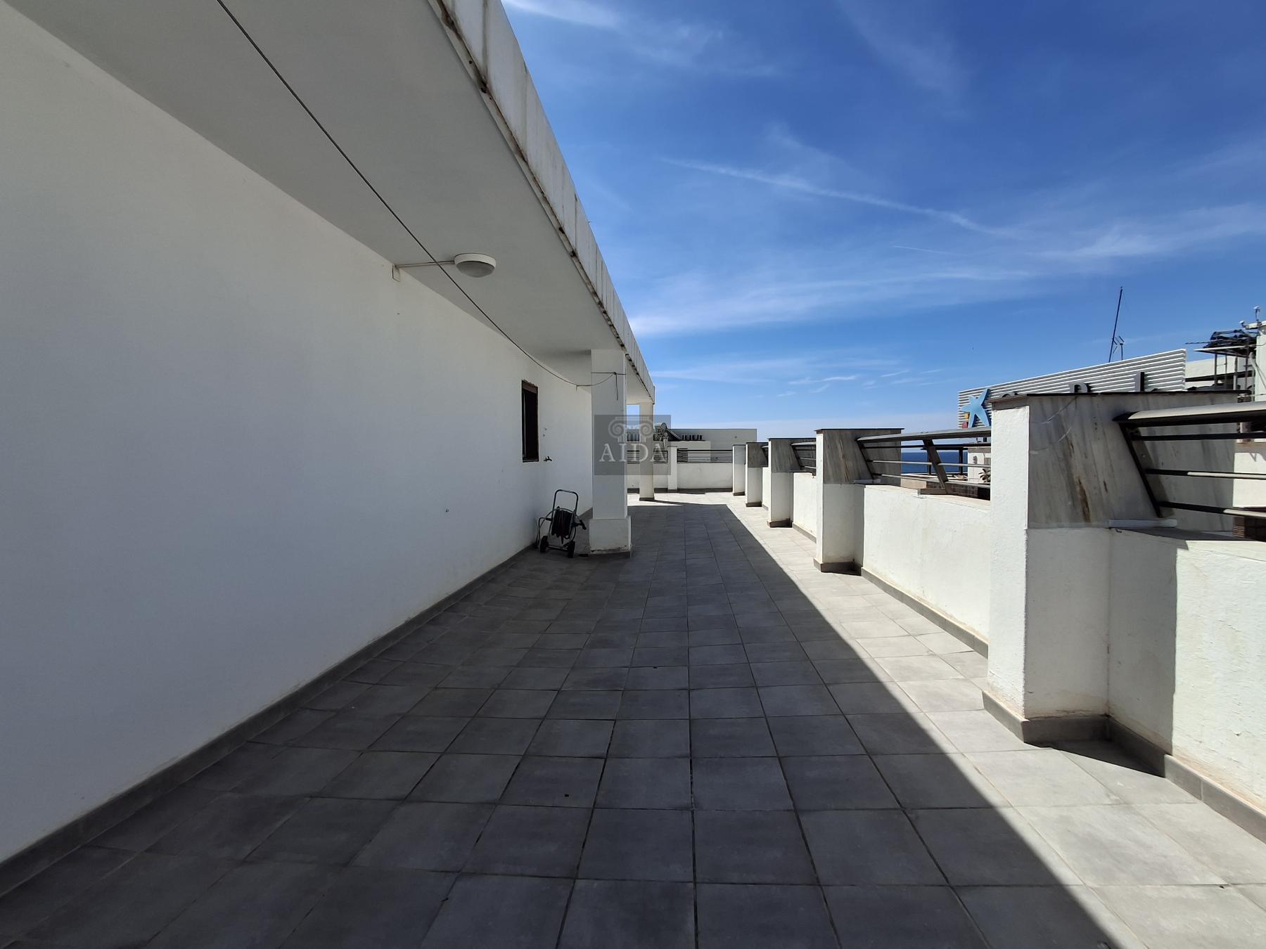 For sale of penthouse in Estepona