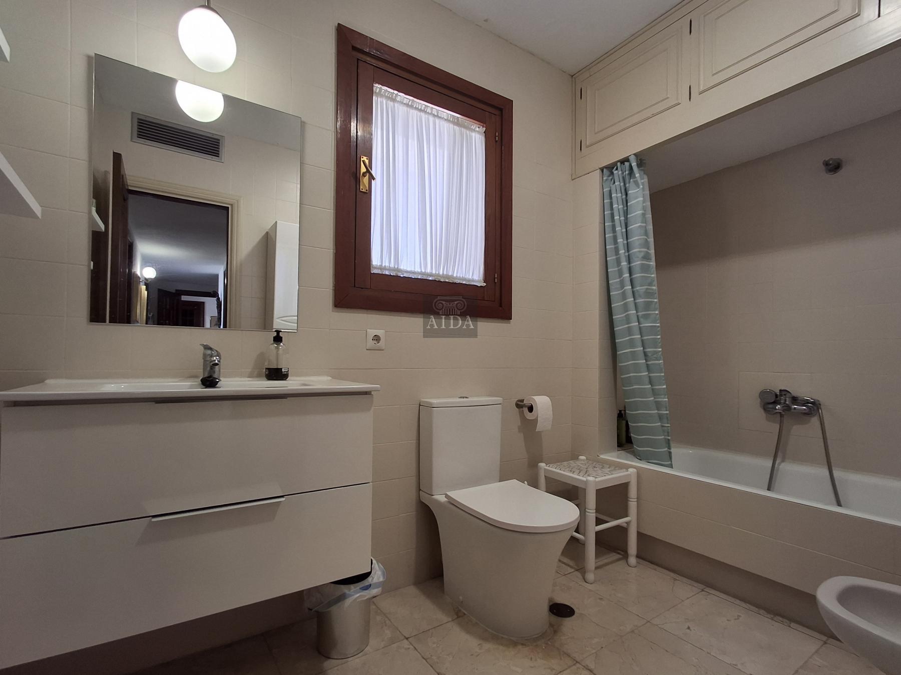 For sale of penthouse in Estepona