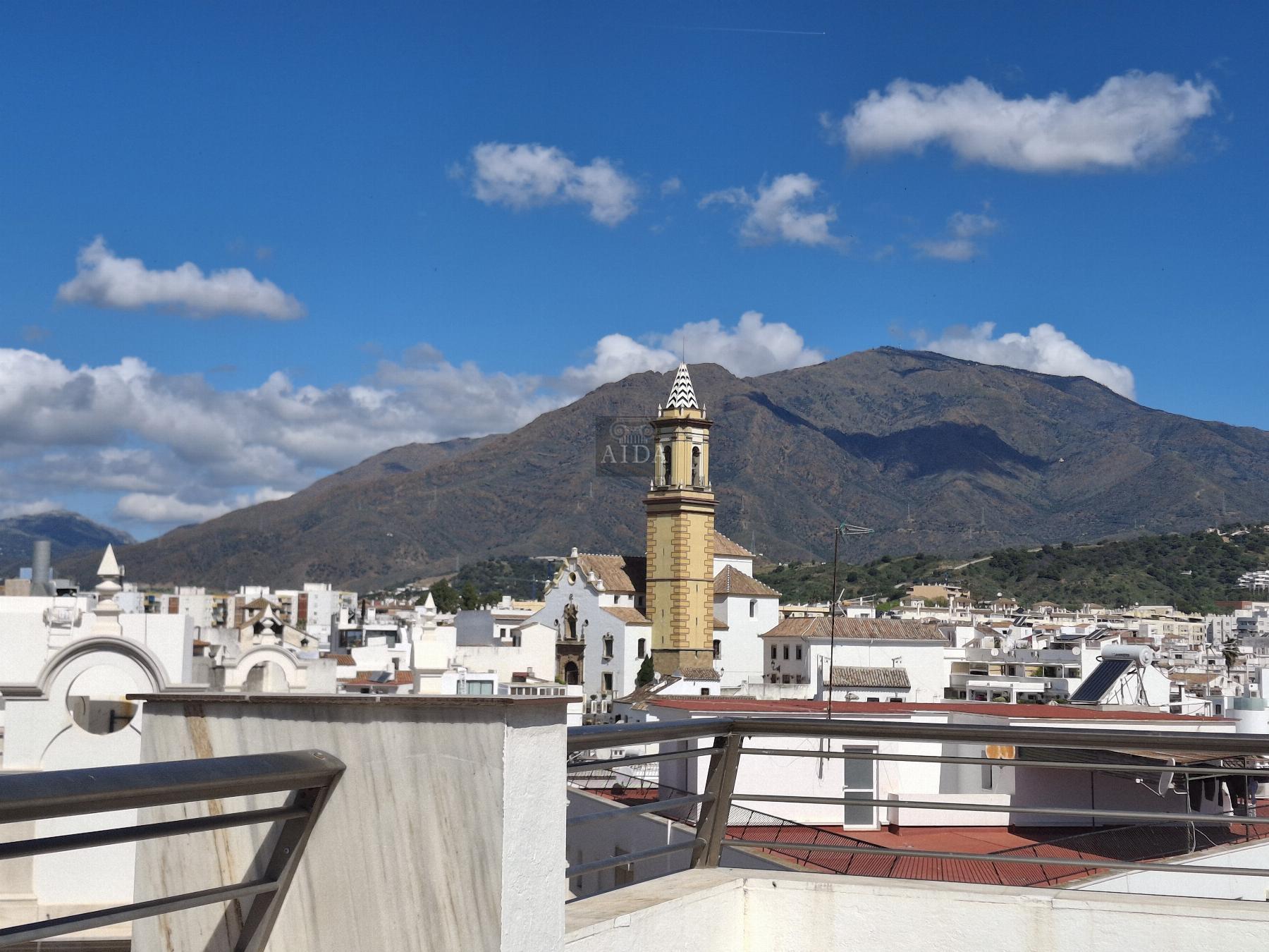 For sale of penthouse in Estepona