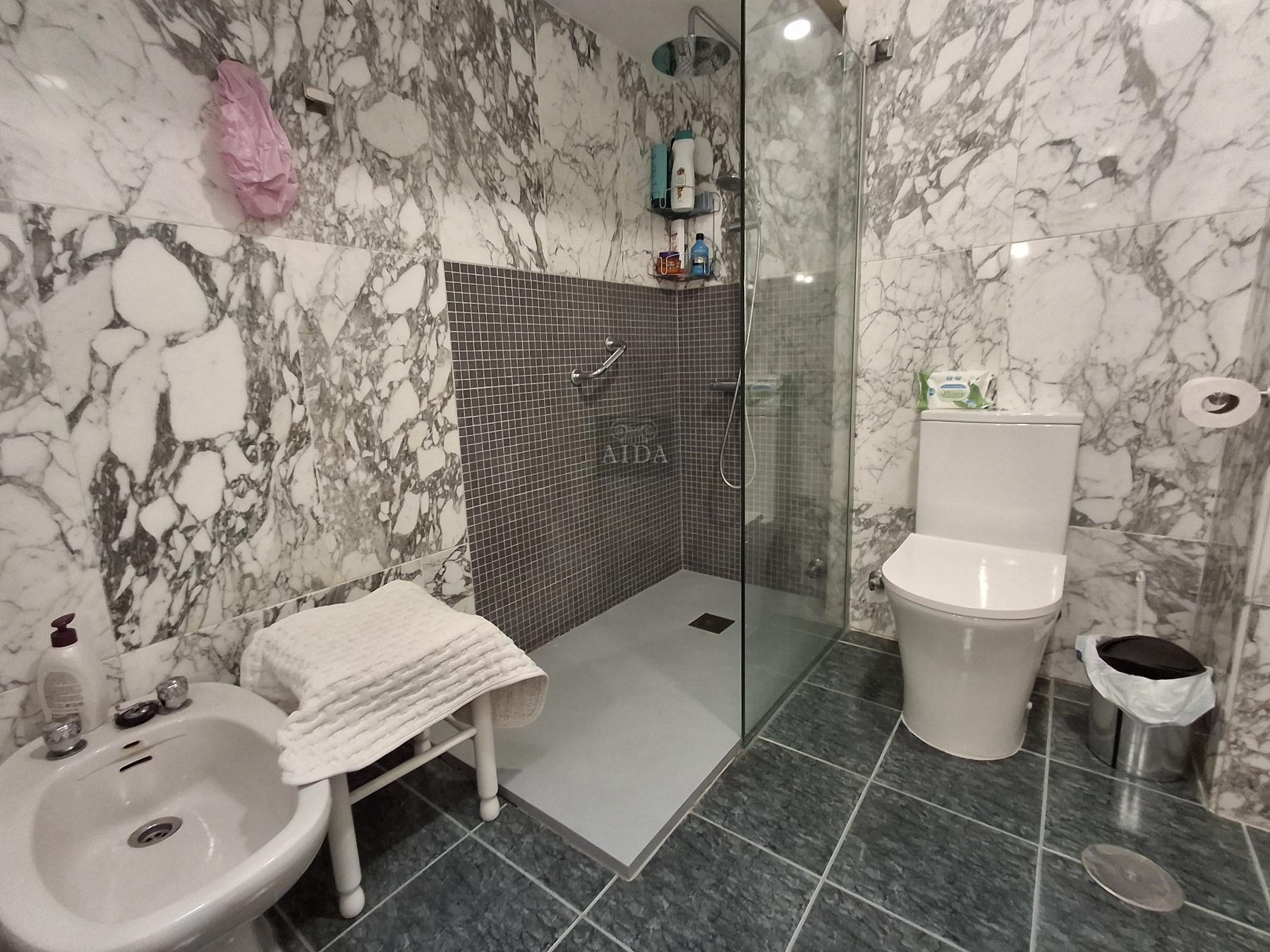 For sale of penthouse in Estepona