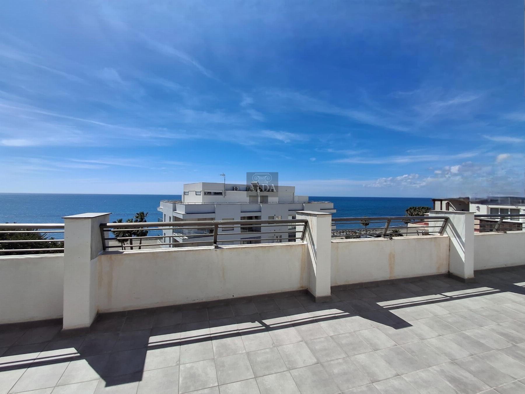 For sale of penthouse in Estepona