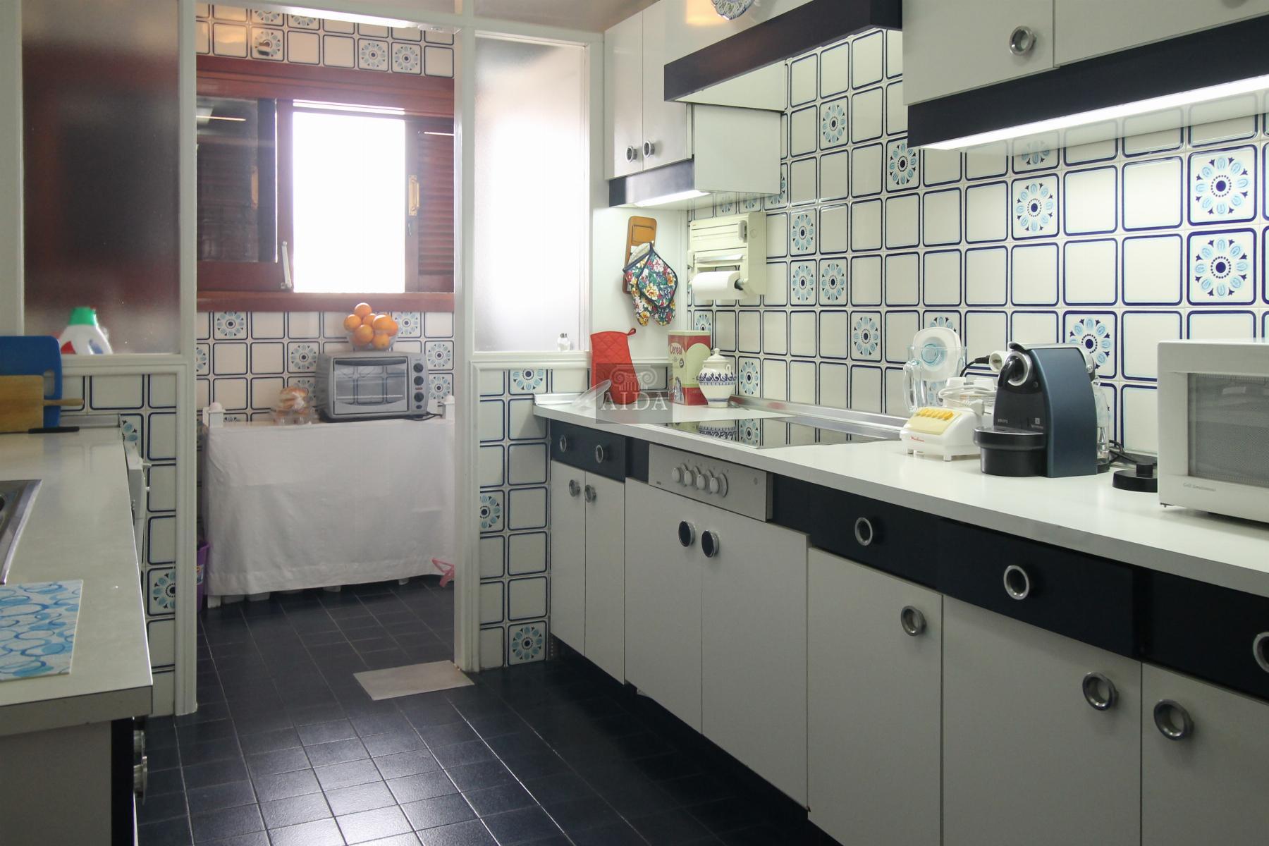 For sale of penthouse in Estepona