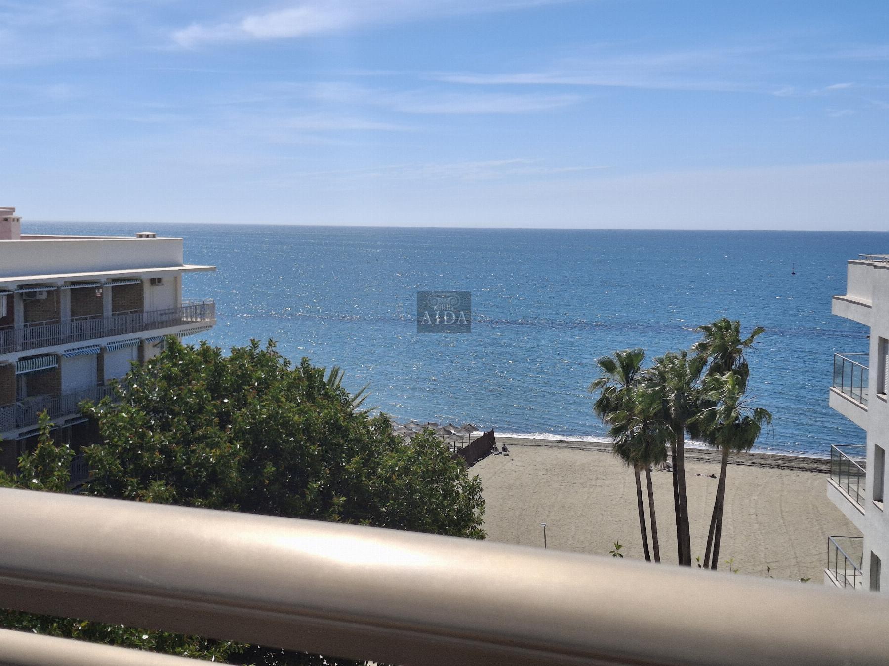For sale of penthouse in Estepona