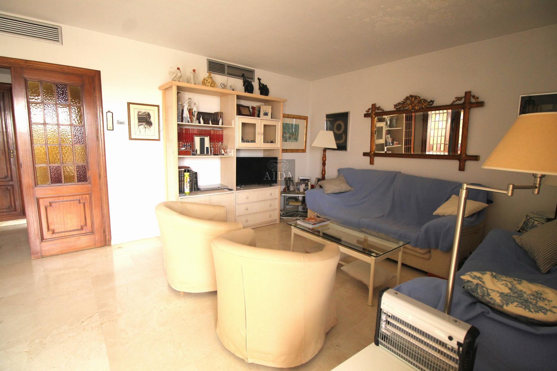 For sale of penthouse in Estepona