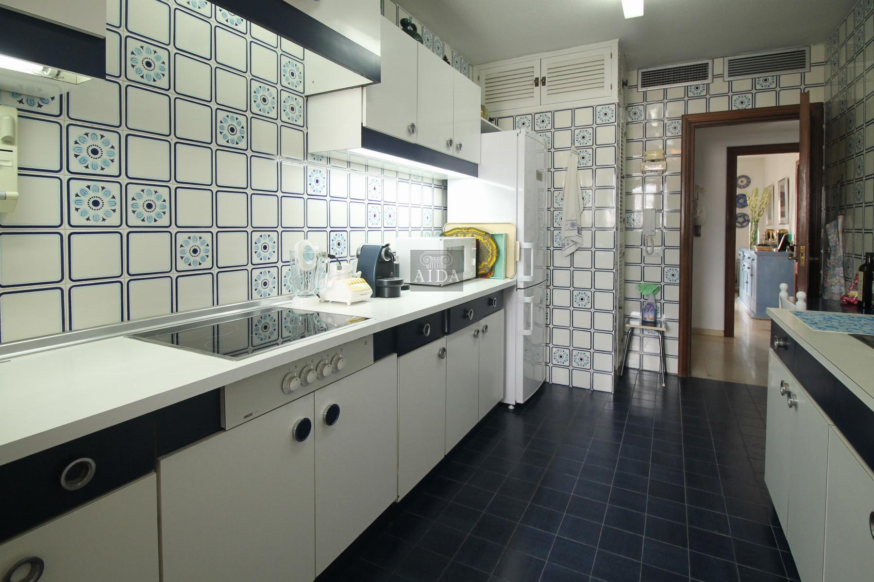 For sale of penthouse in Estepona